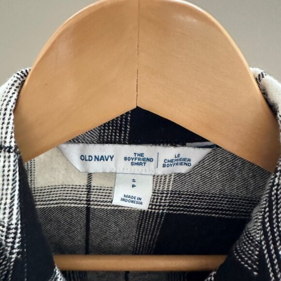 Old Navy Plaid “The Boyfriend” Shirt – Black & White – Size Small - Picture 3 of 4